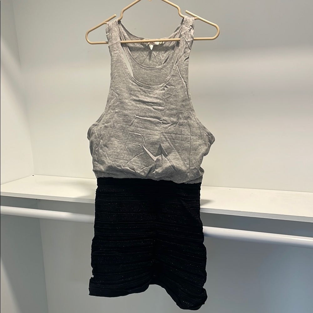 💗 4/$12 Chelsea & Violet Gray and Black Midi Dress